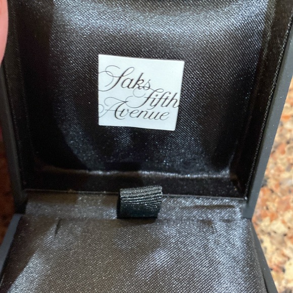 PEARL EARRINGS SAKS 5th. AVENUE - Picture 4 of 4